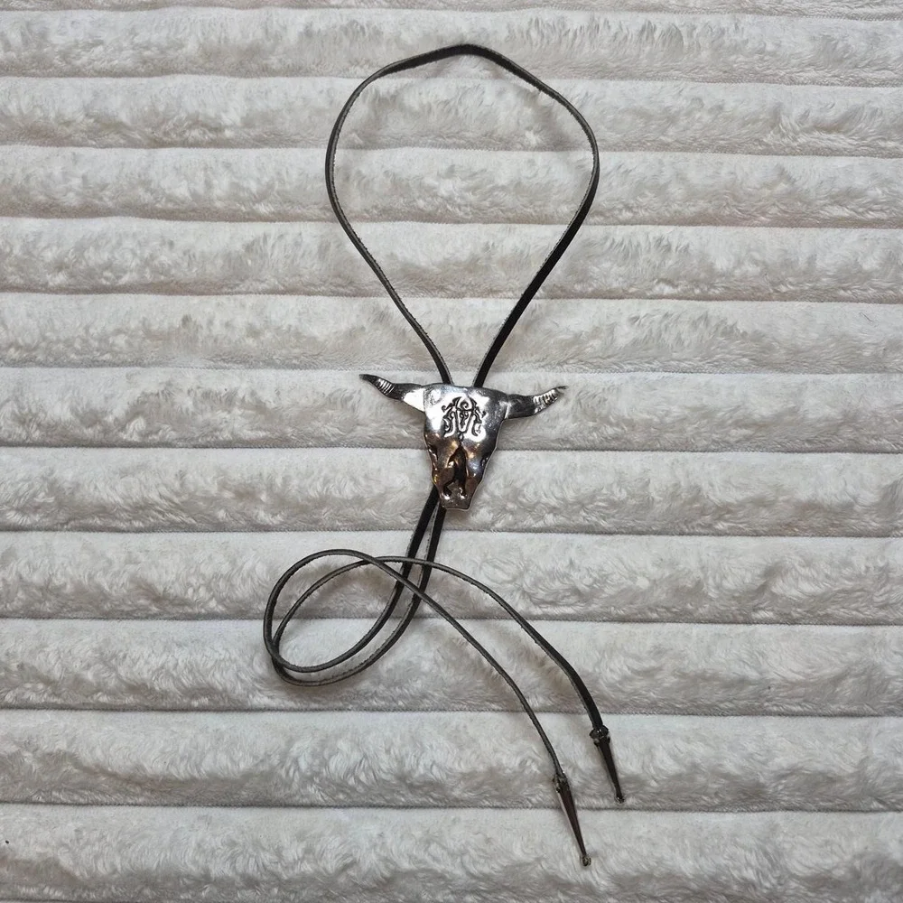 Men Silver Tone Bull Skull Bolo Tie Western Cowboy Black Cord Southwestern Style